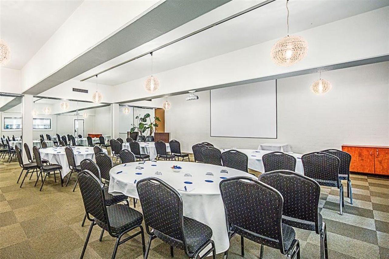 Mantra Pavilion Hotel Wagga Wagga Exterior foto